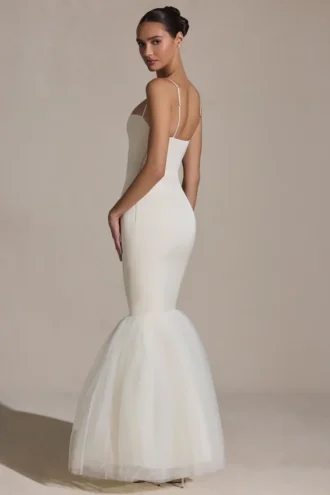 Rochie lungă cu tiv din tul și croi în formă de coadă de pește, model Adelpha, culoare ivoriu Rochie lungă cu tiv din tul și croi în formă de coadă de pește, model Adelpha, culoare ivoriu