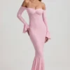 Rochie lungă cu volane din dantelă și umeri decupați Verena, în roz pal
