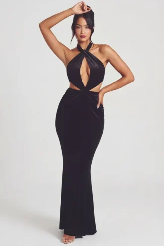 Rochie lungă din catifea cu gât halter Adriana, negru intens Rochie lungă din catifea cu gât halter Adriana, negru intens