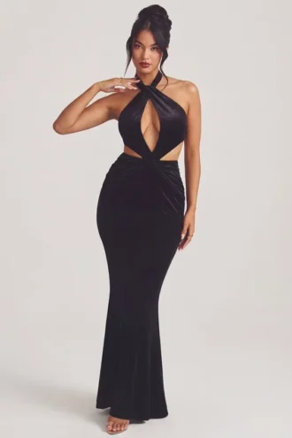 Rochie lungă din catifea cu gât halter Adriana, negru intens Rochie lungă din catifea cu gât halter Adriana, negru intens