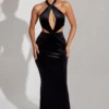 Rochie lungă din catifea cu gât halter Adriana, negru intens Rochie lungă din catifea cu gât halter Adriana, negru intens