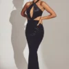 Rochie lungă din catifea cu gât halter Adriana, negru intens Rochie lungă din catifea cu gât halter Adriana, negru intens