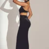 Rochie lungă din catifea cu gât halter Adriana, negru intens Rochie lungă din catifea cu gât halter Adriana, negru intens