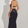 Rochie lungă din catifea cu gât halter Adriana, negru intens Rochie lungă din catifea cu gât halter Adriana, negru intens