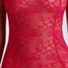 Rochie lungă din dantelă semitransparentă cu coadă de pește Marietta, în roșu cireș