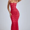 Rochie lungă din dantelă semitransparentă cu coadă de pește Marietta, în roșu cireș