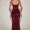 Rochie lungă din dantelă transparentă cu decolteu pătrat și volane, de la Wintra, în culoarea roșu vin Rochie lungă din dantelă transparentă cu decolteu pătrat și volane, de la Wintra, în culoarea roșu vin