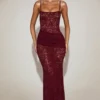 Rochie lungă din dantelă transparentă cu decolteu pătrat și volane, de la Wintra, în culoarea roșu vin Rochie lungă din dantelă transparentă cu decolteu pătrat și volane, de la Wintra, în culoarea roșu vin