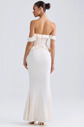 Rochie lungă Hemera cu umeri decupați și volane, de culoare ivoriu Rochie lungă Hemera cu umeri decupați și volane, de culoare ivoriu