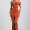 Rochie lungă Karleen din jersey elastic, cu decupaje și gât halter, în culoarea portocaliu ars