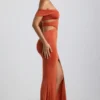 Rochie lungă Karleen din jersey elastic, cu decupaje și gât halter, în culoarea portocaliu ars