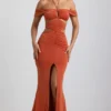 Rochie lungă Karleen din jersey elastic, cu decupaje și gât halter, în culoarea portocaliu ars