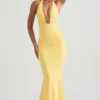 Rochie lungă Laverna cu decolteu în spate și volane, în galben pastel Rochie lungă Laverna cu decolteu în spate și volane, în galben pastel