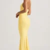 Rochie lungă Laverna cu decolteu în spate și volane, în galben pastel Rochie lungă Laverna cu decolteu în spate și volane, în galben pastel