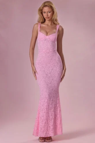 Rochie lungă Lillienne din dantelă cu decolteu în formă de inimă, în roz pudrat Rochie lungă Lillienne din dantelă cu decolteu în formă de inimă, în roz pudrat