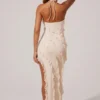 Rochie lungă până la podea cu bretele încrucișate și volane, din calico, culoare ivoriu