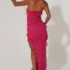 Rochie lungă până la podea cu bretele încrucișate și volane din calico, în culoarea fucsia Rochie lungă până la podea cu bretele încrucișate și volane din calico, în culoarea fucsia