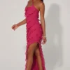 Rochie lungă până la podea cu bretele încrucișate și volane din calico, în culoarea fucsia Rochie lungă până la podea cu bretele încrucișate și volane din calico, în culoarea fucsia