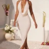 Rochie lungă până la podea cu decolteu adânc și guler tip cowl Mariposa, culoare ivoriu Rochie lungă până la podea cu decolteu adânc și guler tip cowl Mariposa, culoare ivoriu