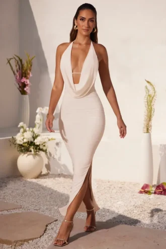 Rochie lungă până la podea cu decolteu adânc și guler tip cowl Mariposa, culoare ivoriu Rochie lungă până la podea cu decolteu adânc și guler tip cowl Mariposa, culoare ivoriu