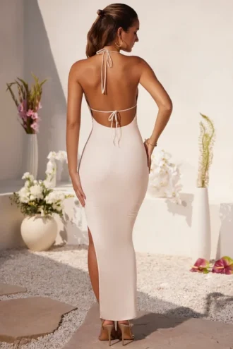Rochie lungă până la podea cu decolteu adânc și guler tip cowl Mariposa, culoare ivoriu Rochie lungă până la podea cu decolteu adânc și guler tip cowl Mariposa, culoare ivoriu