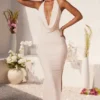 Rochie lungă până la podea cu decolteu adânc și guler tip cowl Mariposa, culoare ivoriu Rochie lungă până la podea cu decolteu adânc și guler tip cowl Mariposa, culoare ivoriu