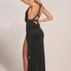 Rochie lungă Teodora cu guler înalt și decolteu adânc, în negru Rochie lungă Teodora cu guler înalt și decolteu adânc, în negru