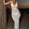 Rochie maxi albă cu spate decupat și ornamente Lanai