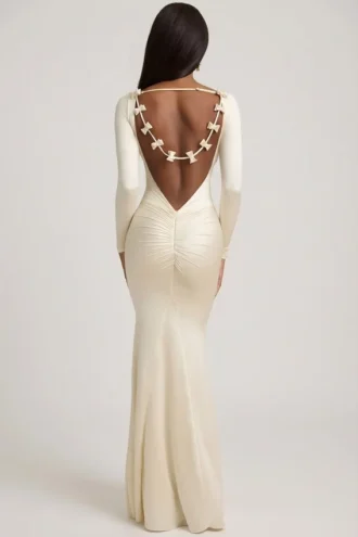 Rochie maxi Alila cu detalii cu fundă și volane, în culoarea Ivory Rochie maxi Alila cu detalii cu fundă și volane, în culoarea Ivory