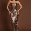 Rochie maxi Antea cu guler drept și ornamente, în folie aurie neagră Rochie maxi Antea cu guler drept și ornamente, în folie aurie neagră