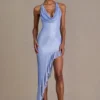 Rochie maxi asimetrică cu decolteu adânc și ornamente Vivienne Premium, în albastru cer Rochie maxi asimetrică cu decolteu adânc și ornamente Vivienne Premium, în albastru cer