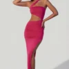 Rochie maxi asimetrică cu decolteu drapat și decupaje Suvi, în culoarea fucsia Rochie maxi asimetrică cu decolteu drapat și decupaje Suvi, în culoarea fucsia