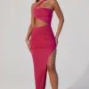 Rochie maxi asimetrică cu decolteu drapat și decupaje Suvi, în culoarea fucsia Rochie maxi asimetrică cu decolteu drapat și decupaje Suvi, în culoarea fucsia