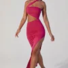 Rochie maxi asimetrică cu decolteu drapat și decupaje Suvi, în culoarea fucsia Rochie maxi asimetrică cu decolteu drapat și decupaje Suvi, în culoarea fucsia
