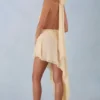 Rochie maxi asimetrică cu gât halter Mariselle, în galben unt Rochie maxi asimetrică cu gât halter Mariselle, în galben unt