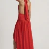 Rochie maxi asimetrică cu gât halter Oliana în roșu chili Rochie maxi asimetrică cu gât halter Oliana în roșu chili