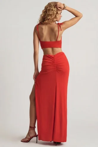 Rochie maxi asimetrică din jersey texturat Imara, în roșu chili