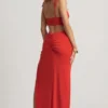 Rochie maxi asimetrică din jersey texturat Imara, în roșu chili