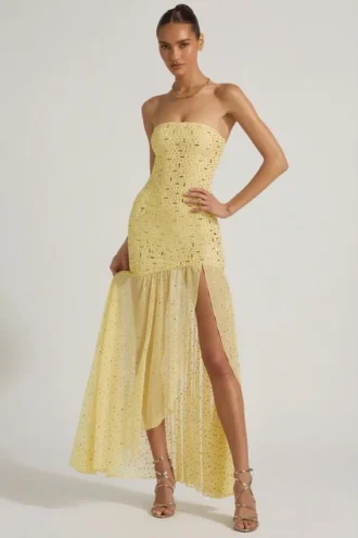 Rochie maxi asimetrică semi-transparentă cu ornamente, de la Kerra, în culoarea galben