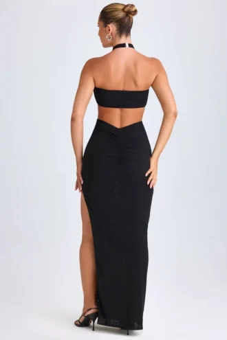 Rochie maxi Bethania cu decupaje și detalii metalice, cu gât halter, în culoarea neagră Rochie maxi Bethania cu decupaje și detalii metalice, cu gât halter, în culoarea neagră