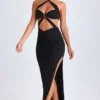 Rochie maxi Bethania cu decupaje și detalii metalice, cu gât halter, în culoarea neagră