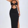 Rochie maxi Bethania cu decupaje și detalii metalice, cu gât halter, în culoarea neagră