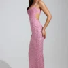 Rochie maxi Constance cu guler înalt și ornamente, în roz Rochie maxi Constance cu guler înalt și ornamente, în roz