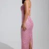 Rochie maxi Constance cu guler înalt și ornamente, în roz Rochie maxi Constance cu guler înalt și ornamente, în roz