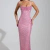Rochie maxi Constance cu guler înalt și ornamente, în roz Rochie maxi Constance cu guler înalt și ornamente, în roz