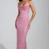 Rochie maxi Constance cu guler înalt și ornamente, în roz Rochie maxi Constance cu guler înalt și ornamente, în roz