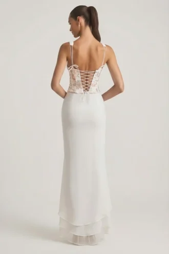 Rochie maxi corset cu decolteu adânc și volane, cu ornamente, model Nathalia, culoare ivoriu Rochie maxi corset cu decolteu adânc și volane, cu ornamente, model Nathalia, culoare ivoriu