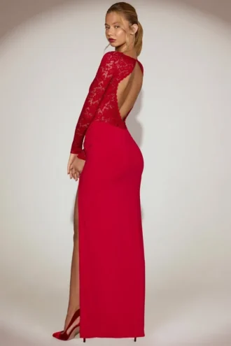 Rochie maxi cu decolteu adânc și dantelă festonată Carmina, în roșu intens Rochie maxi cu decolteu adânc și dantelă festonată Carmina, în roșu intens