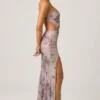 Rochie maxi cu decupaje și coadă de pește, cu ornamente, model Lucienne, în culoarea liliac Rochie maxi cu decupaje și coadă de pește, cu ornamente, model Lucienne, în culoarea liliac