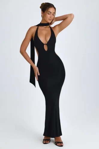 Rochie maxi cu decupaje și detalii eșarfă, cu gât halter, model Anneka, în negru Rochie maxi cu decupaje și detalii eșarfă, cu gât halter, model Anneka, în negru